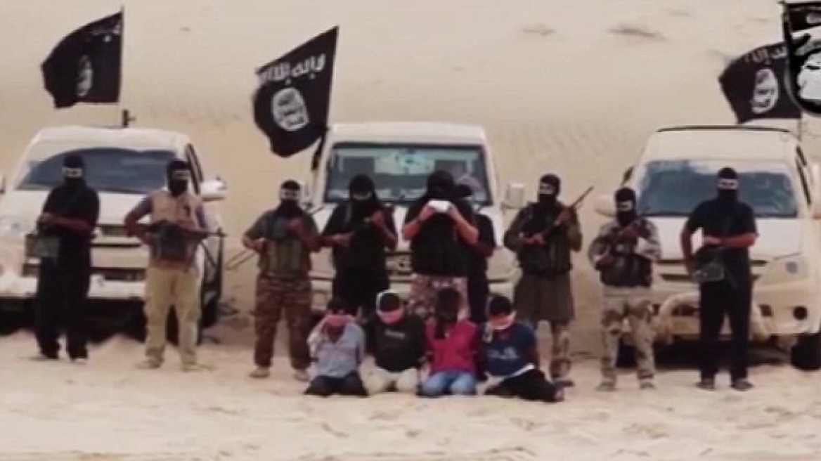 Εικόνες-σοκ: Ισλαμιστές αποκεφάλισαν τέσσερις άνδρες στην Αίγυπτο!